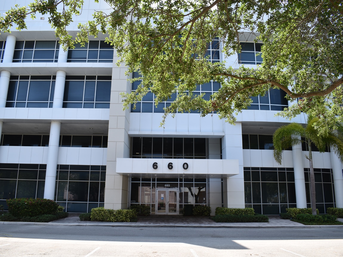 Exterior entrance of the 660 Glades Road building at Sandler Medical Plaza in Boca Raton